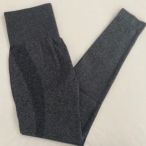 🍑NEW Dark Gray Contour Seamless Leggings!